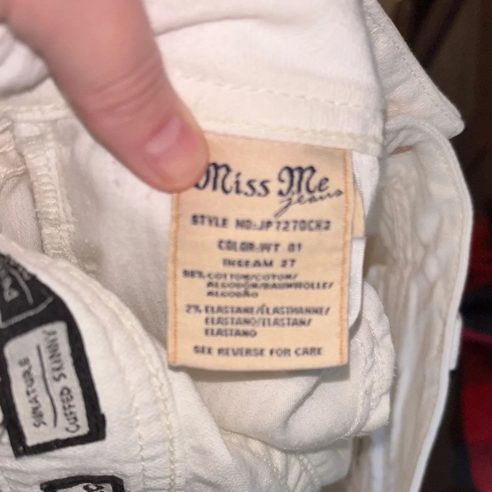 Miss Me Signature Midrise White Distressed Cuffed Skinny Jeans